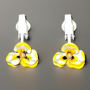 Vtg Pansy Violet Clip On Earrings - White Yellow Enamel Flower Costume Jewelry